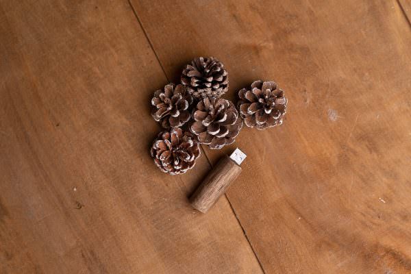 Drewniane pudełko na zdjęcia (15x23cm) + pendrive - obrazek 4